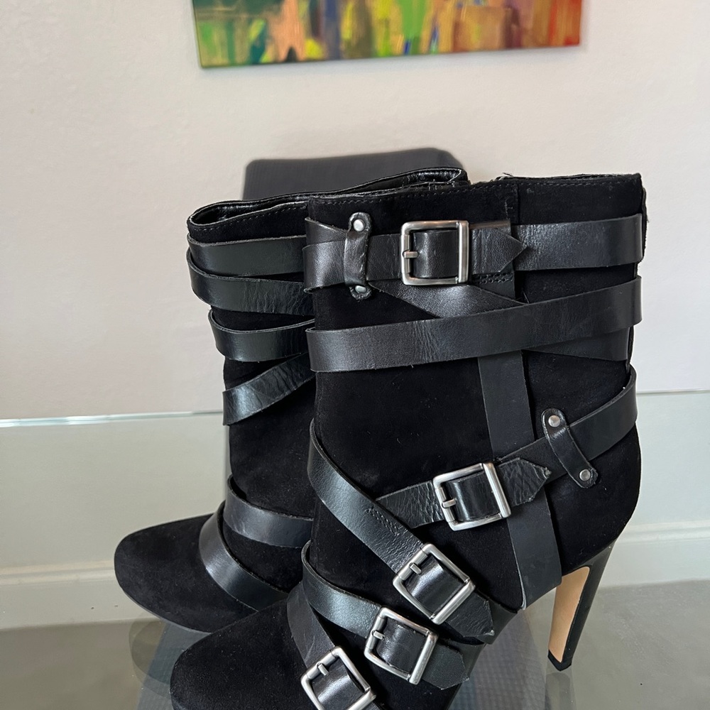 Sam Ed designer boots . Sexy 6 inch high almost new worn a few times. Min wear